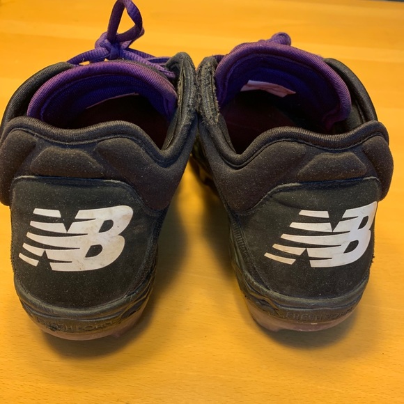 New Balance 6 2E Cleats - Picture 3 of 5